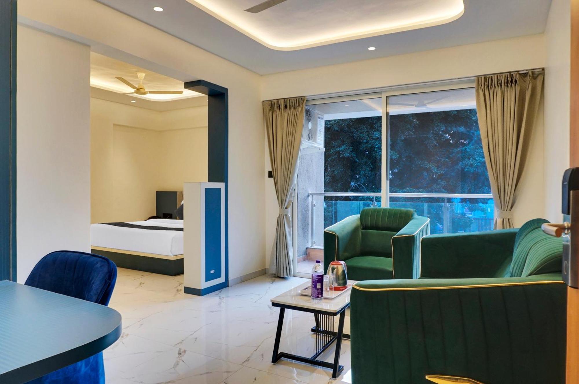Palm Suites Baner- Indian Nationals Only 푸네 외부 사진