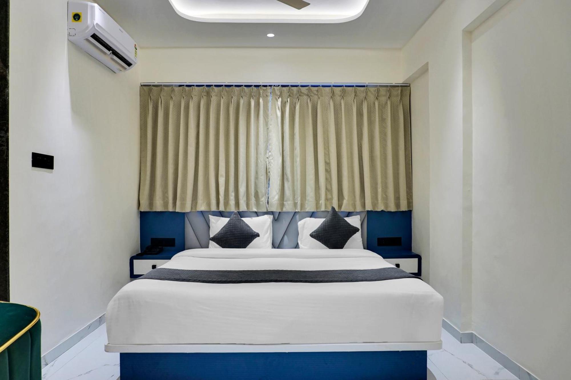 Palm Suites Baner- Indian Nationals Only 푸네 외부 사진