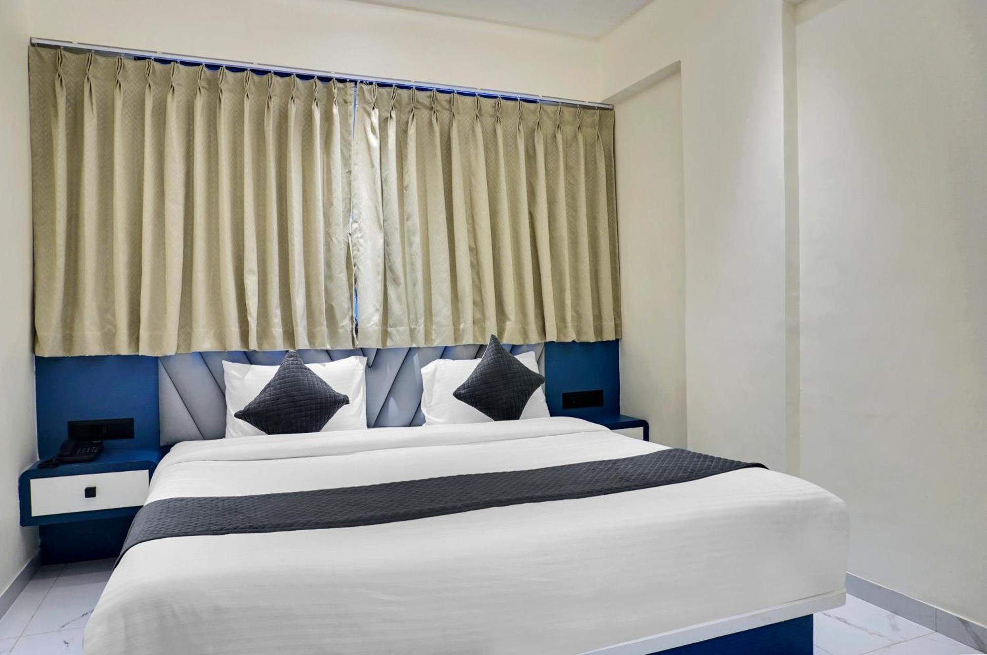 Palm Suites Baner- Indian Nationals Only 푸네 외부 사진